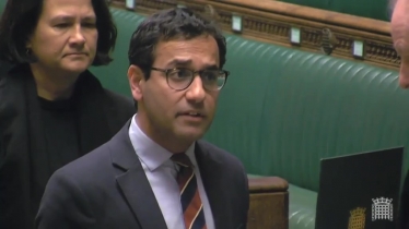 Rehman swearing his Oath in the House of Commons