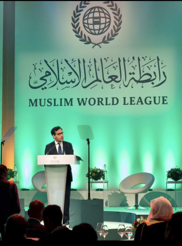 Rehman speaking at the Muslim World League gala dinner